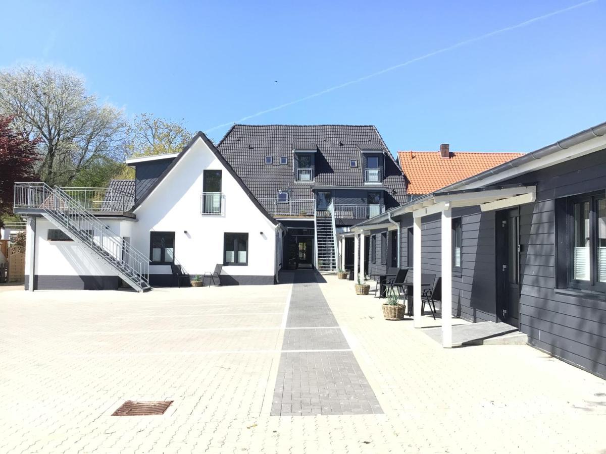 Landschaftliches Haus Aparthotel Toenning Exterior photo